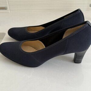 *NEW/IN BOX* Peter Kaiser Black Nandu "Nancy 50" Pumps (Size 9US)
